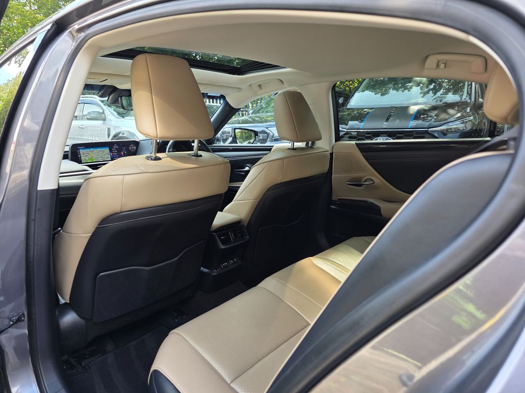 2021 Lexus ES 300h