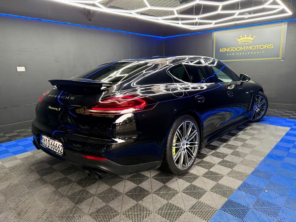 2016 Porsche Panamera