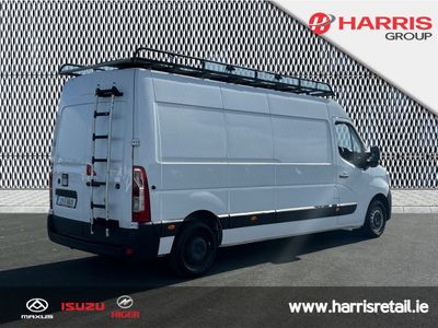 2023 White Renault Master