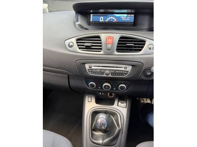 2011 Renault Scenic