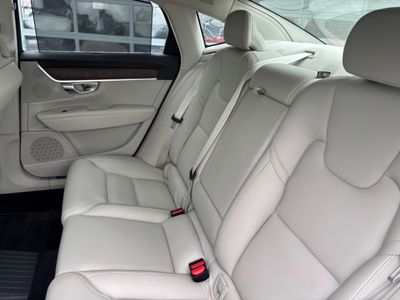 2022 Volvo S90