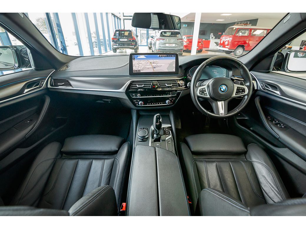 2023 BMW 530