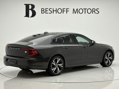 2022 Volvo S90