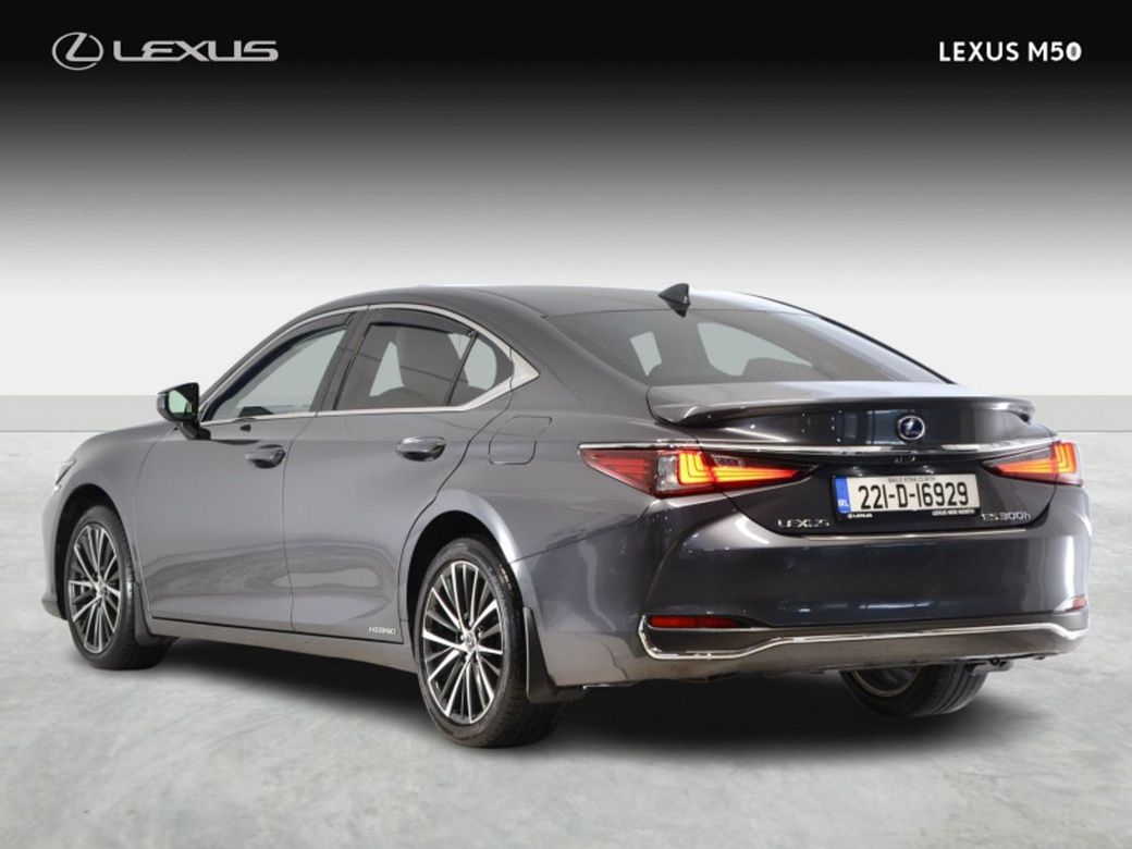 2022 Lexus ES 300h