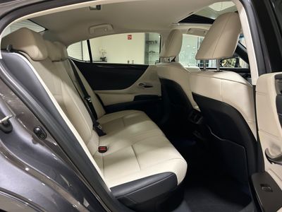 2023 Lexus ES 300h