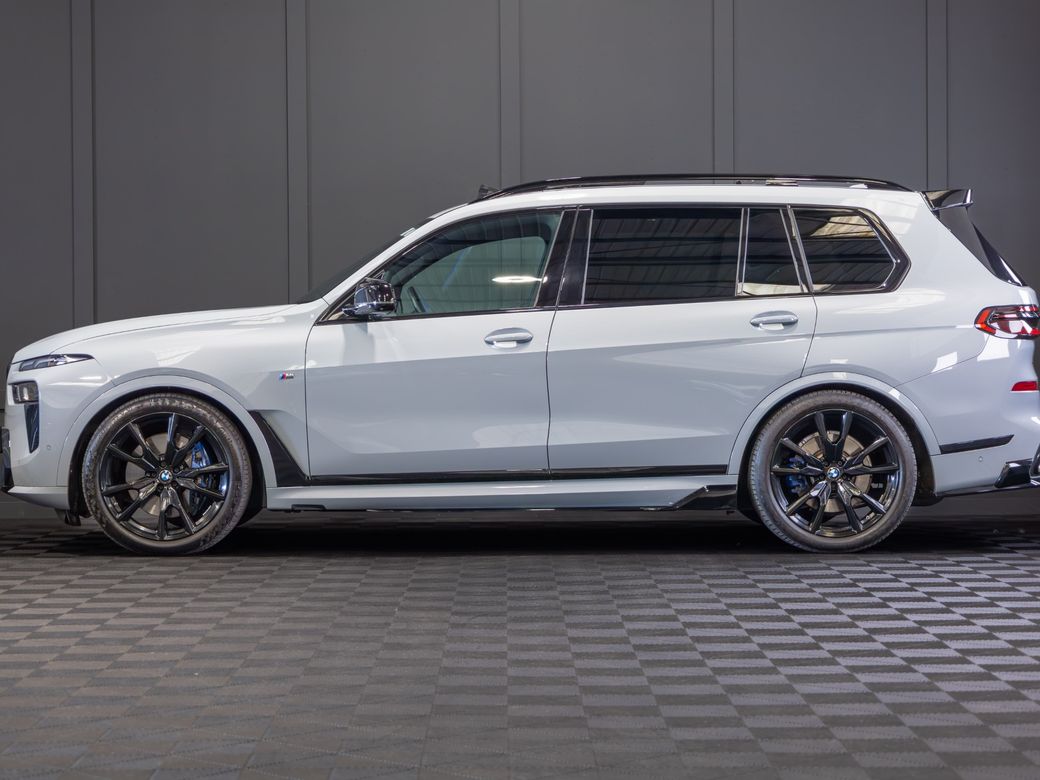 2023 BMW X7