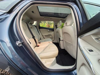 2020 Volvo V40