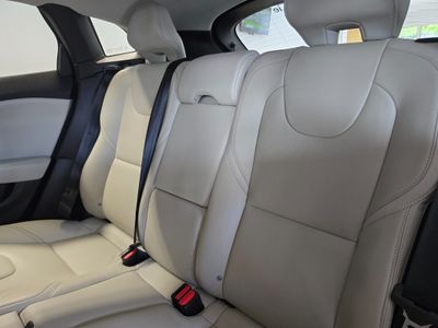 2017 Volvo V40