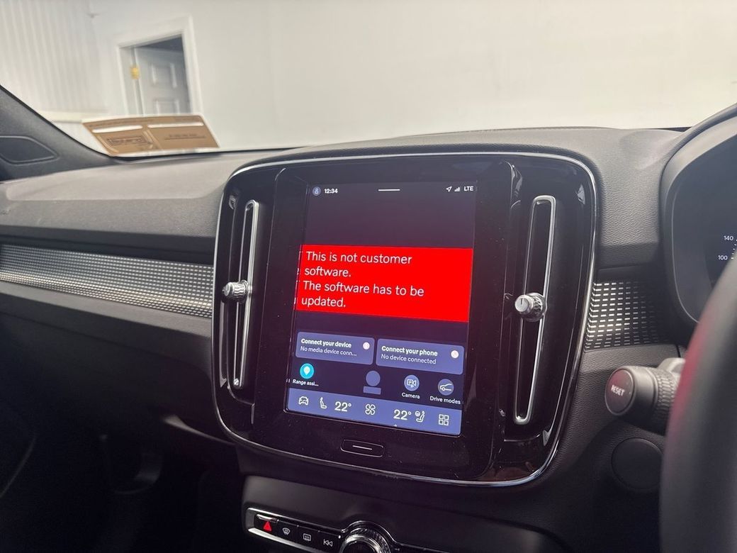 2026 Volvo EX40