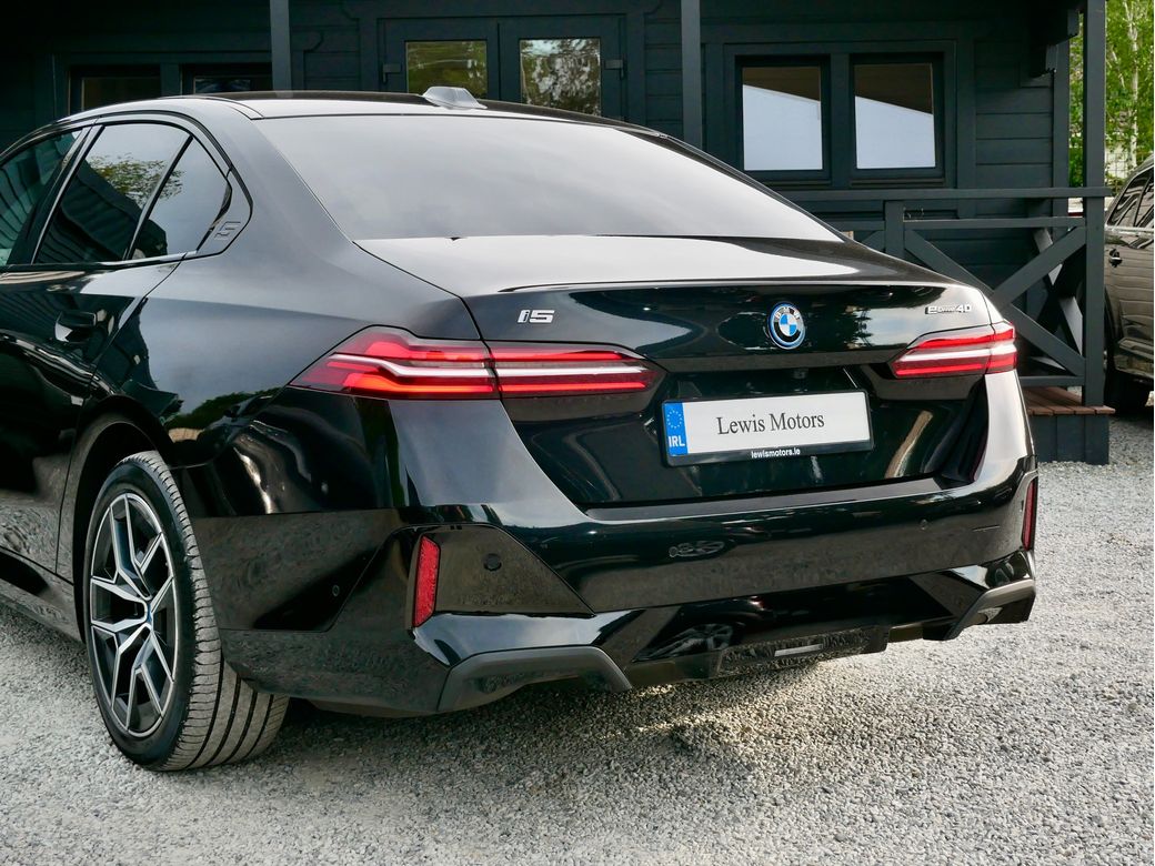 2024 BMW i5