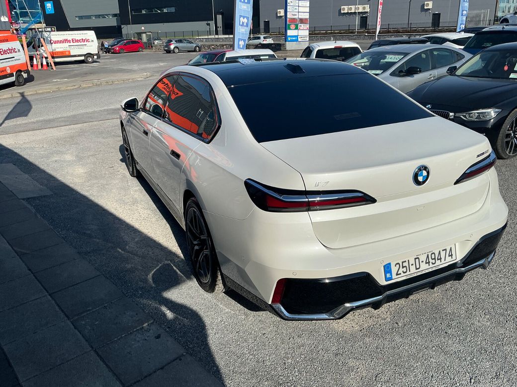 2025 BMW i7