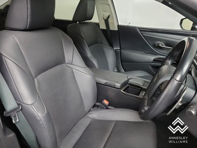 2022 Lexus ES 300h