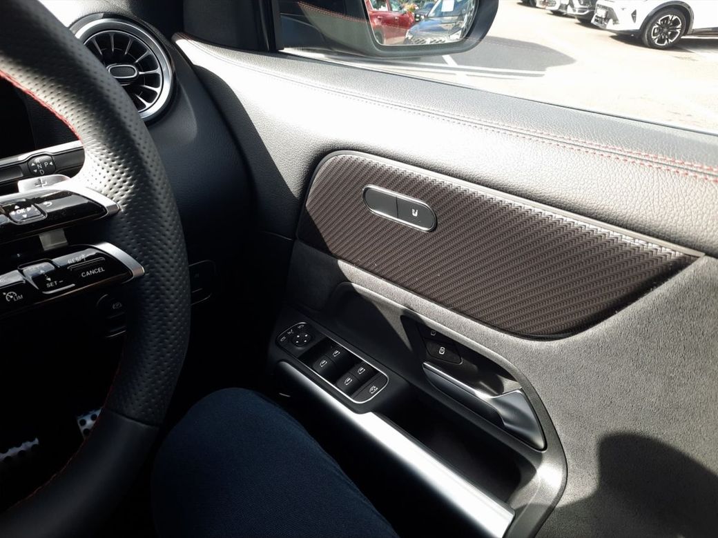 2025 Mercedes-Benz GLA Class