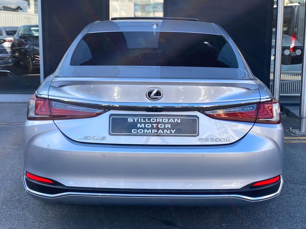 2023 Lexus ES 300h