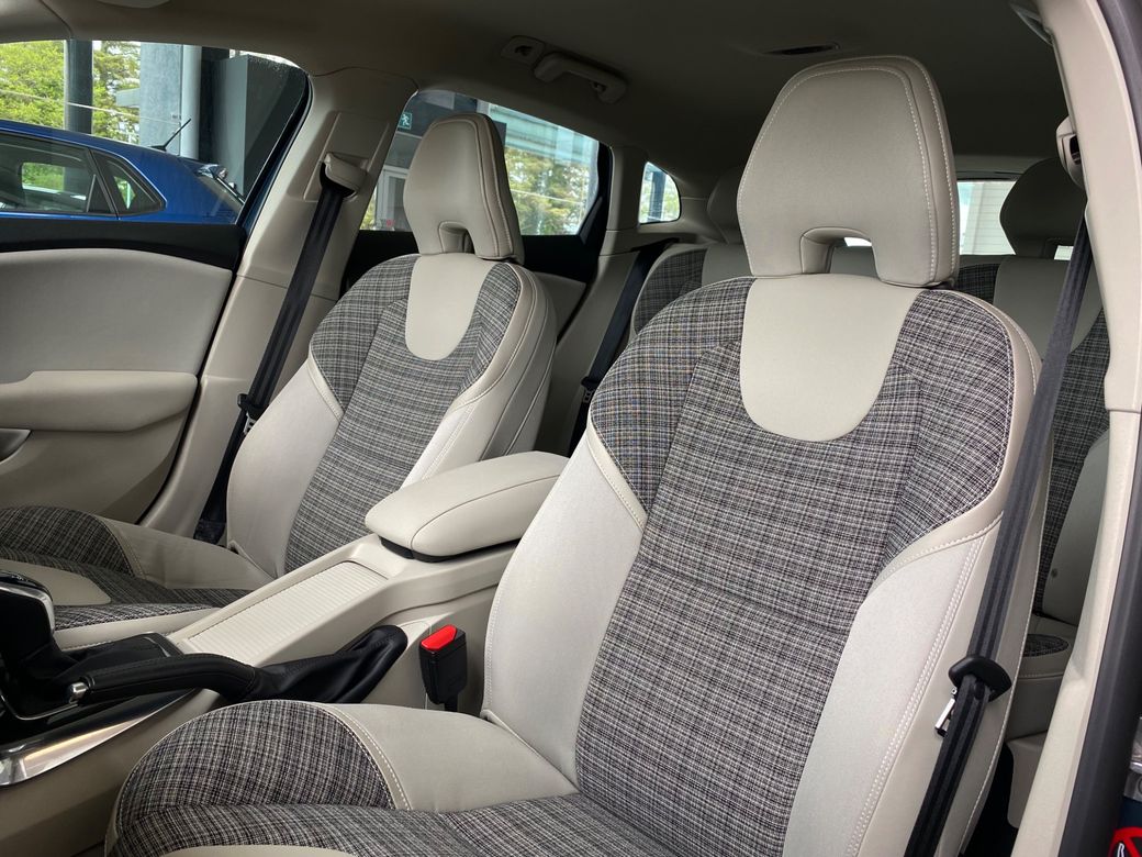 2016 Volvo V40