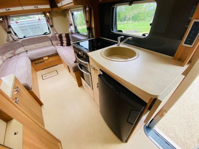 2013 SWIFT  SUNDANCE 582PR LOW PROFILE R.H.D 