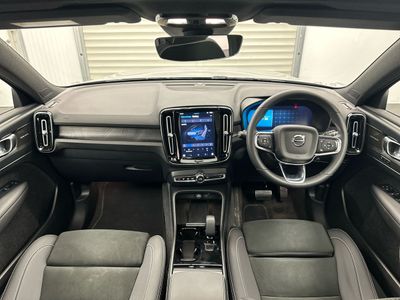 2023 Volvo XC40