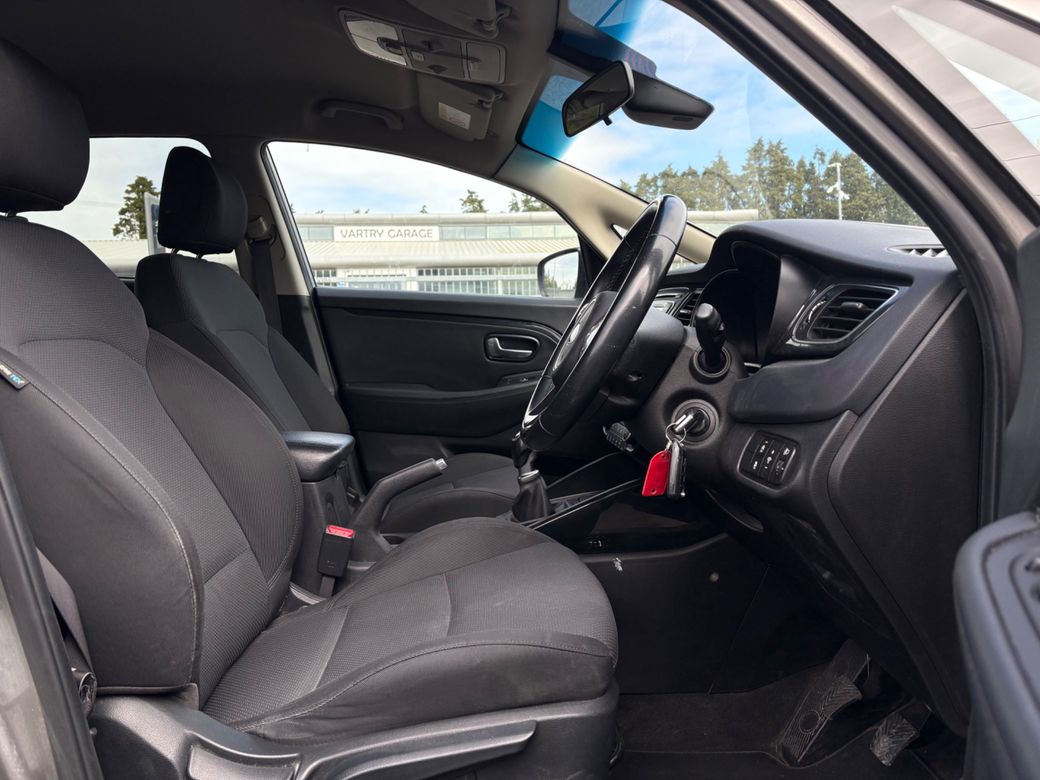 2016 Kia Carens