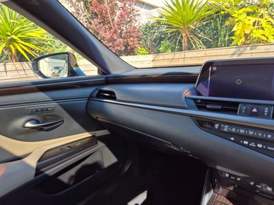 2021 Lexus ES 300h