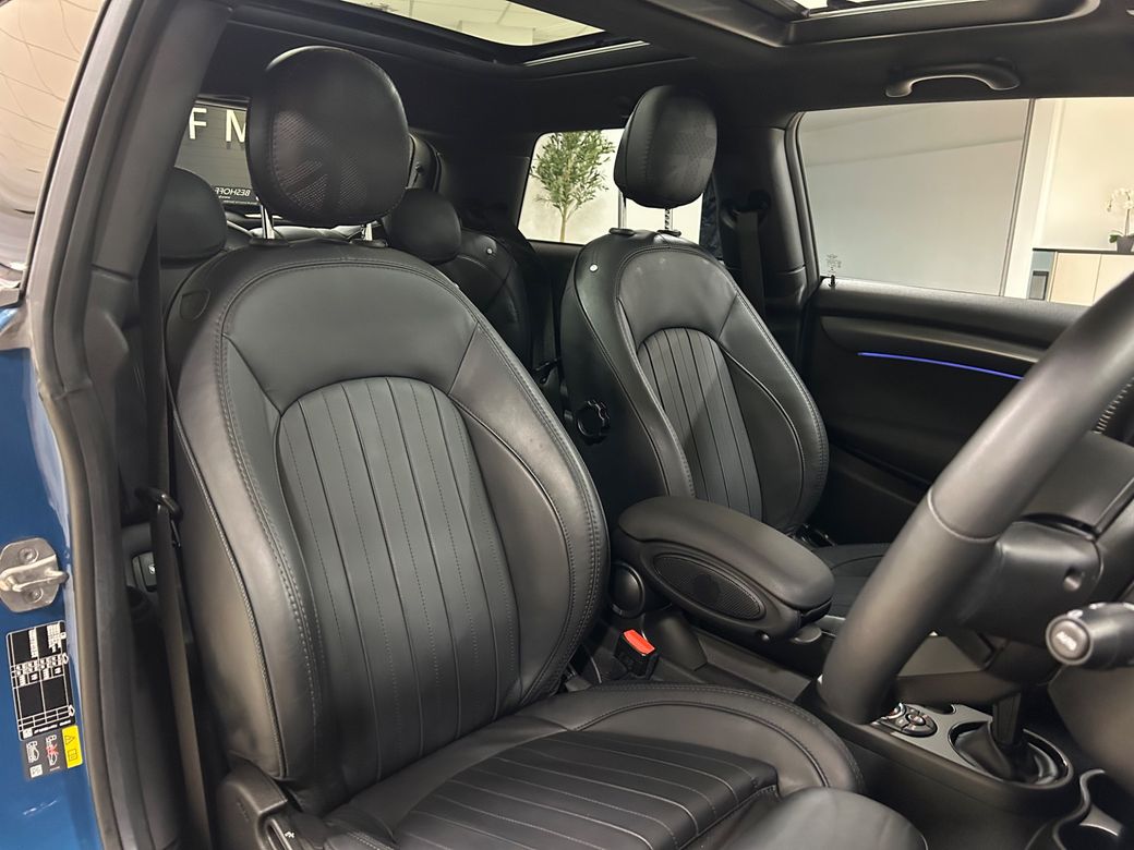 2022 Mini Hatch