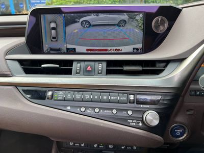 2021 Lexus ES 300h