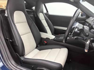 2022 Porsche Cayman