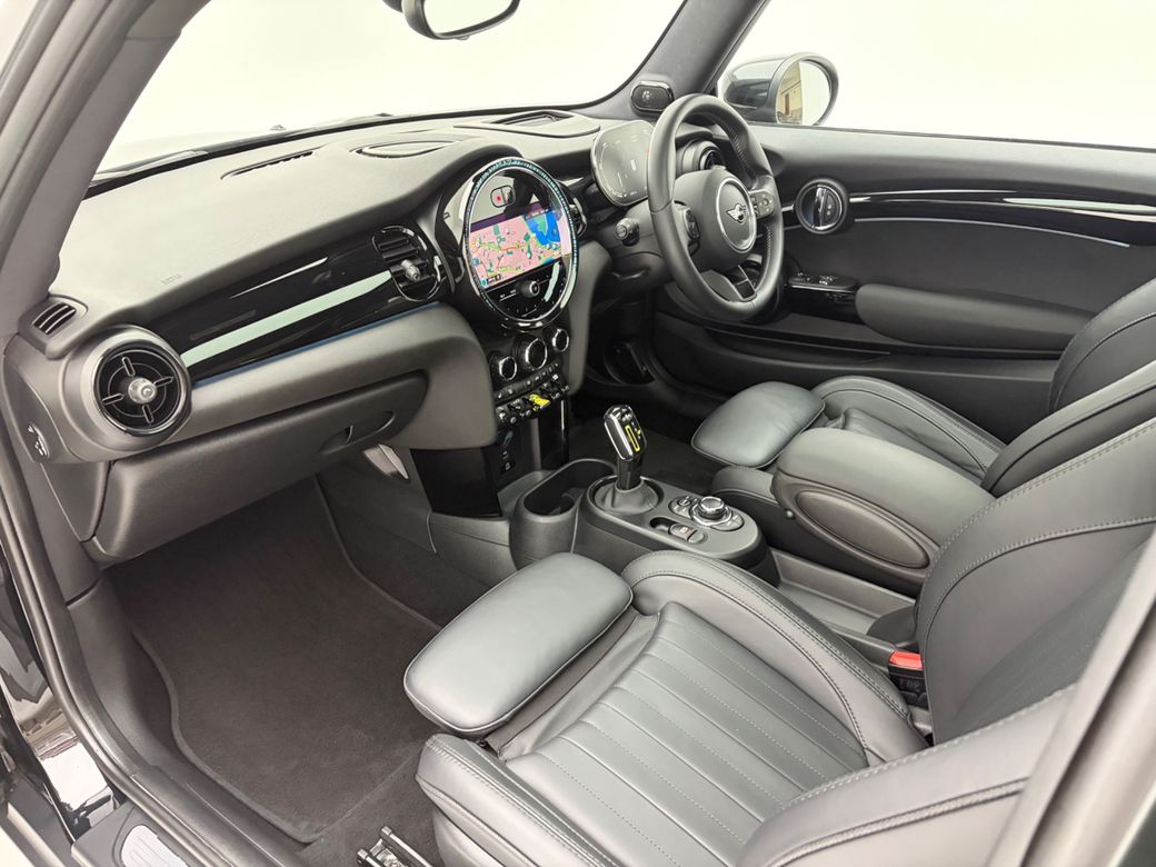 2023 Mini Hatch