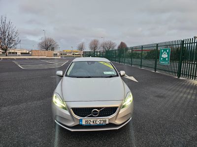 2019 Volvo V40