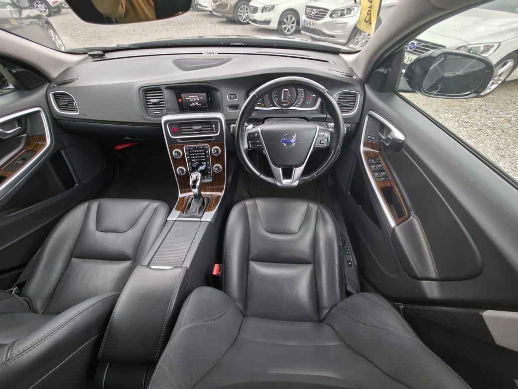 2018 Volvo V60 Cross Country