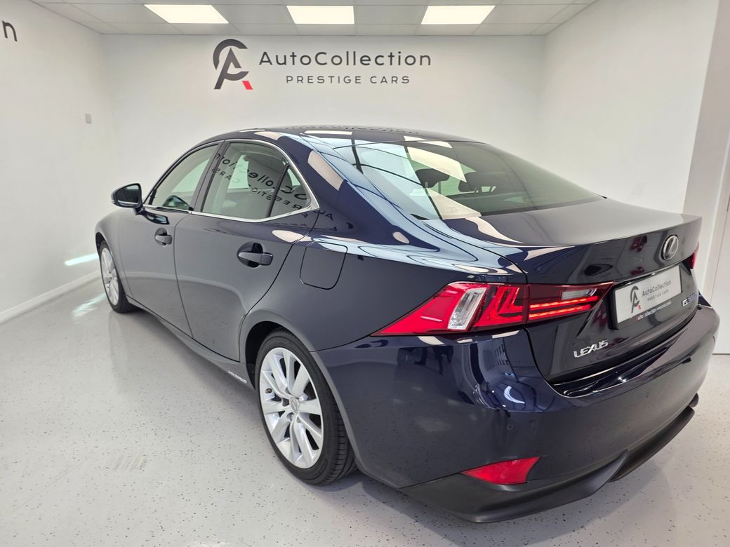 2015 Lexus IS 300h