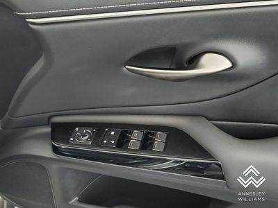 2022 Lexus ES 300h
