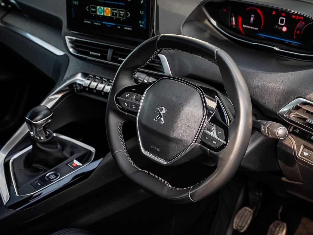 2021 Peugeot 5008