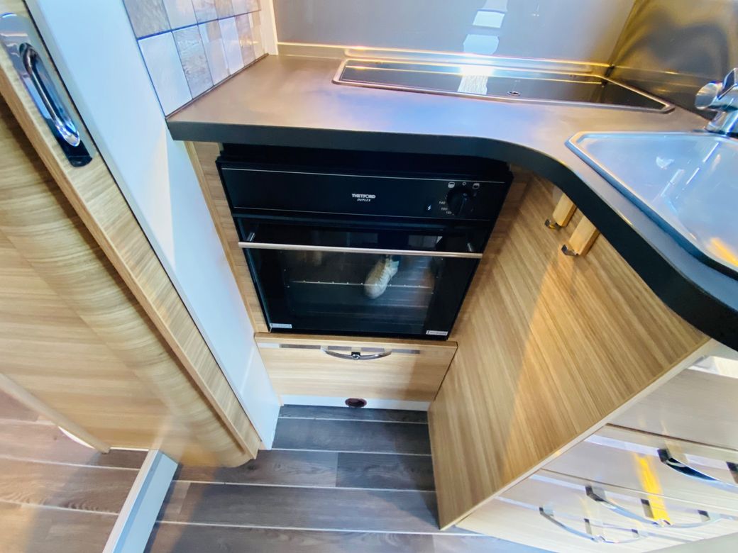 2017 ADRIA CORAL 690SC PLATINUM  L.H.D ISLAND BED 