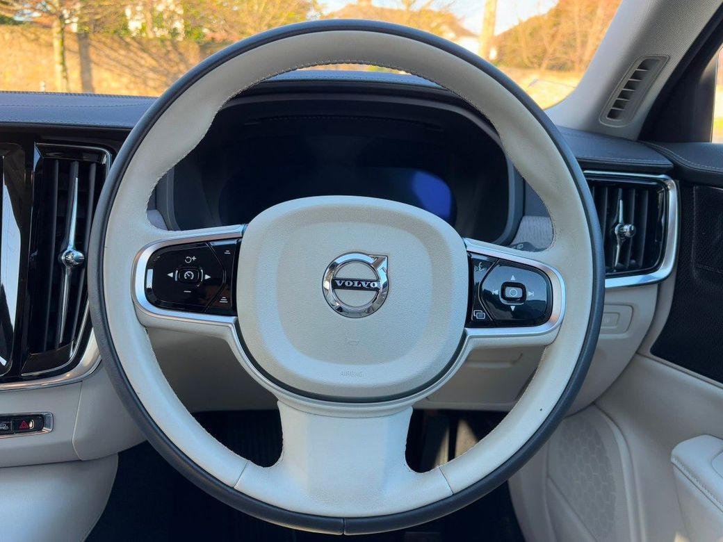 2025 Volvo V90