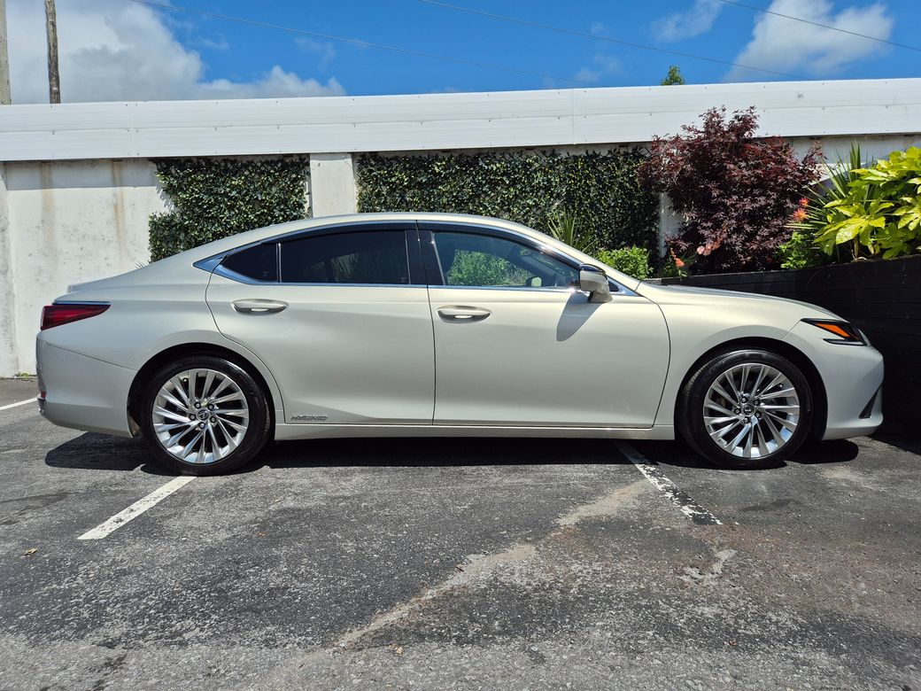 2020 Lexus ES 300h