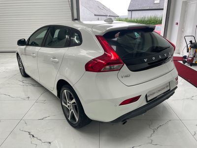 2017 Volvo V40
