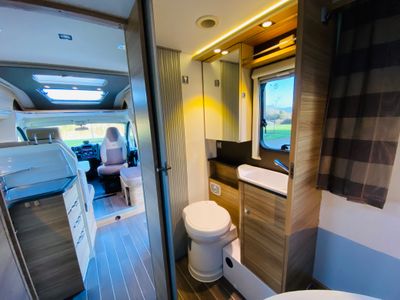 2017 ADRIA CORAL 690SC PLATINUM  L.H.D ISLAND BED 