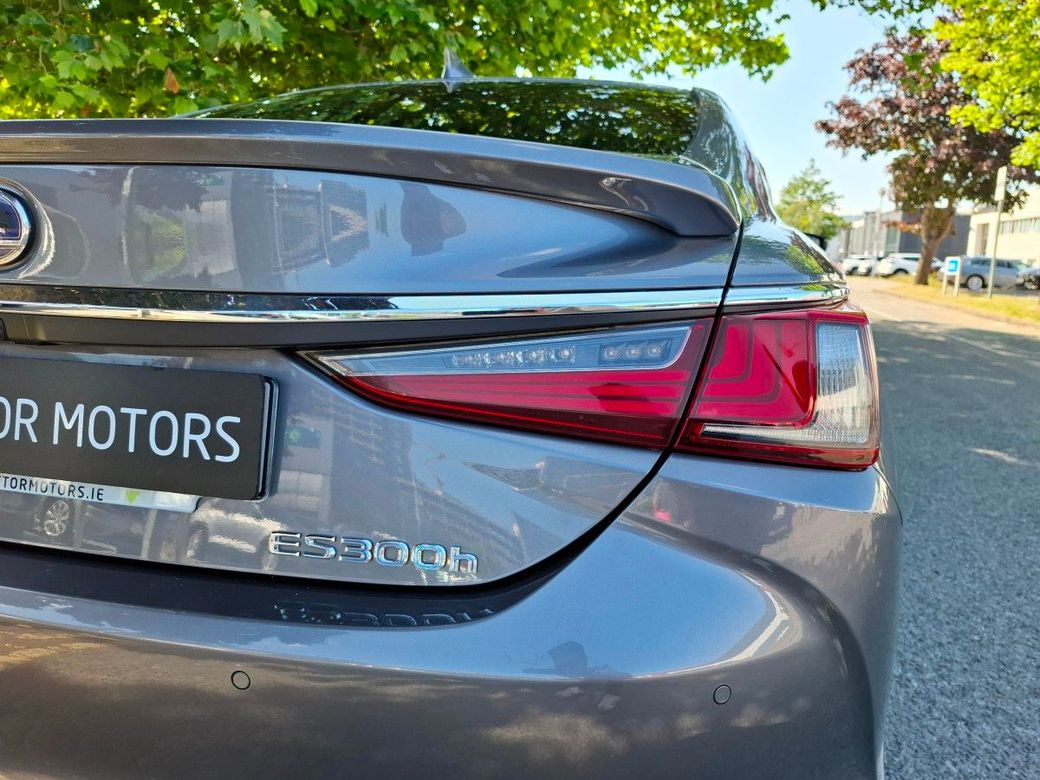 2021 Lexus ES 300h