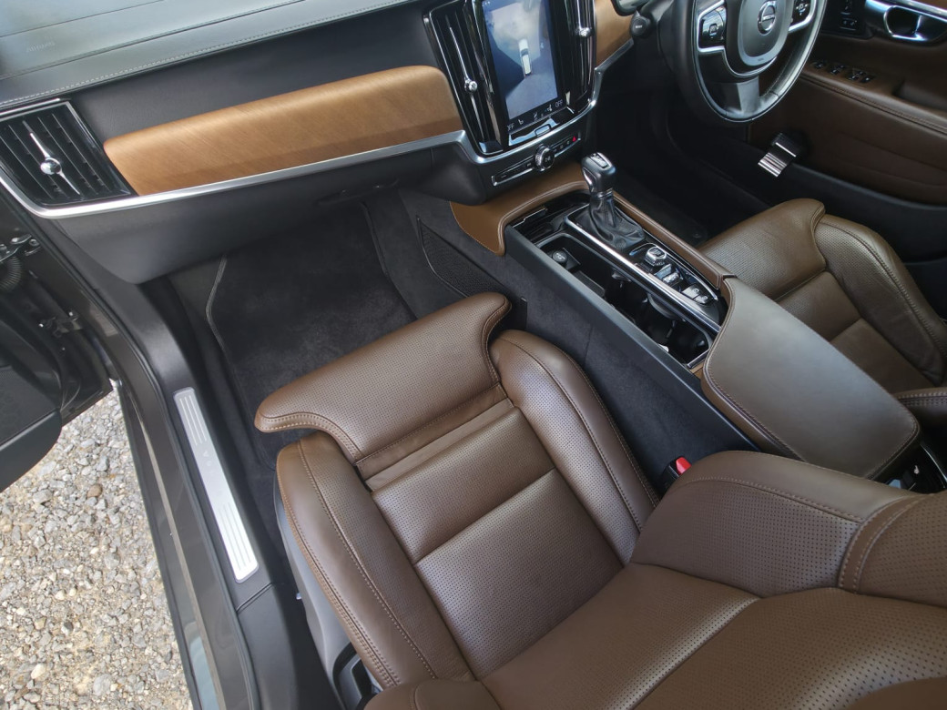 2020 Volvo V90