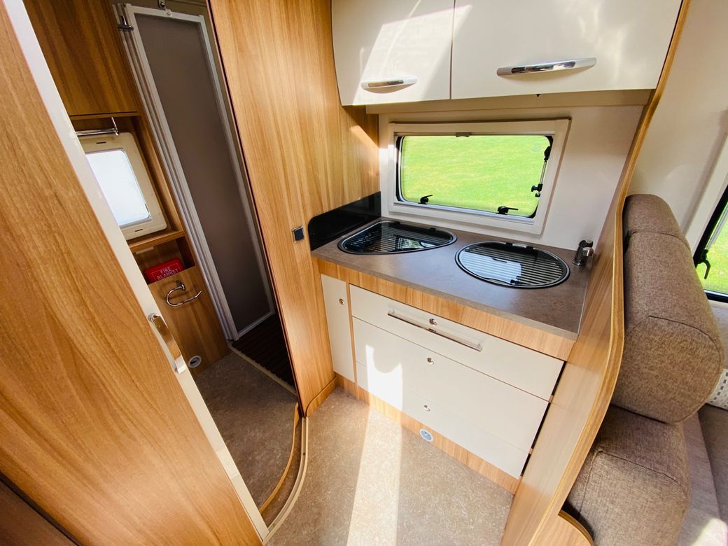 2013 CHAUSSON FLASH 10 LOW PROFILE R.H.D