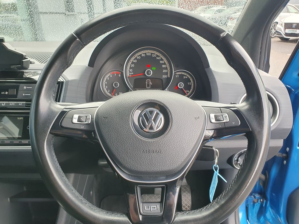 2017 Volkswagen up!