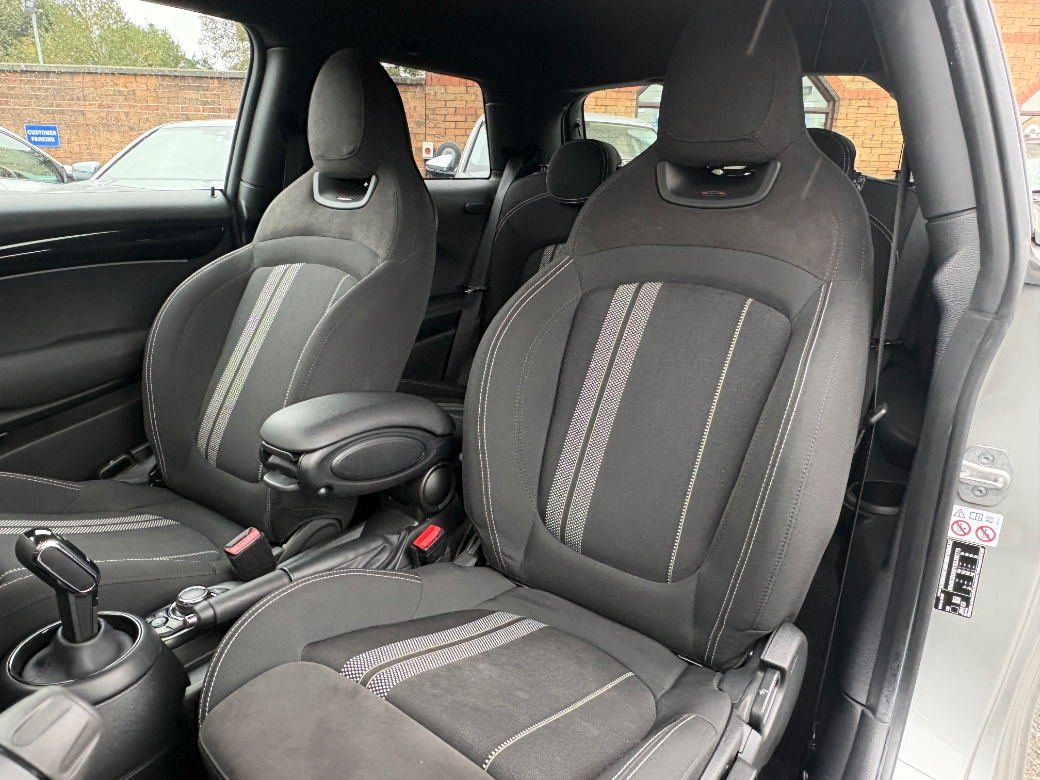 2023 Mini Hatch