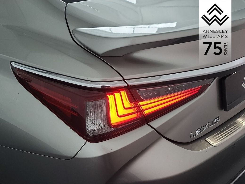 2022 Lexus ES 300h