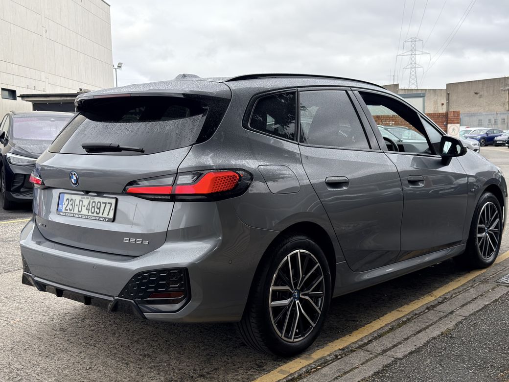 2023 BMW 225