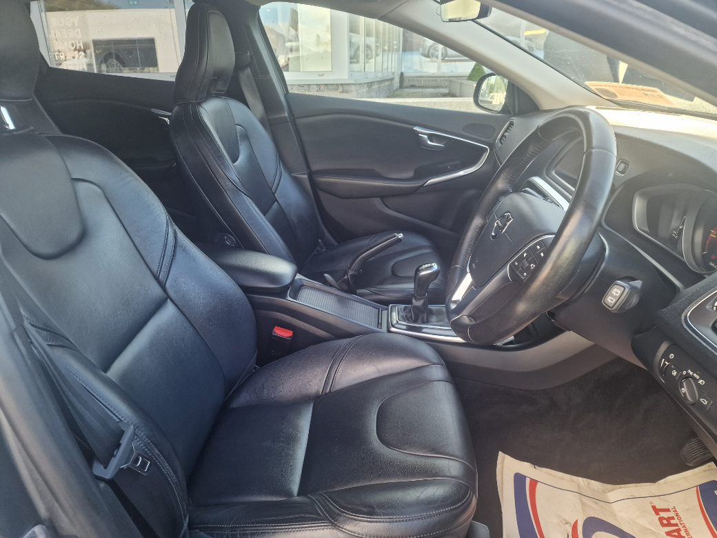 2018 Volvo V40