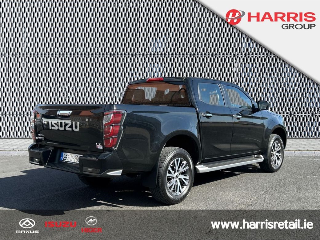 2025 Black Isuzu D-MAX