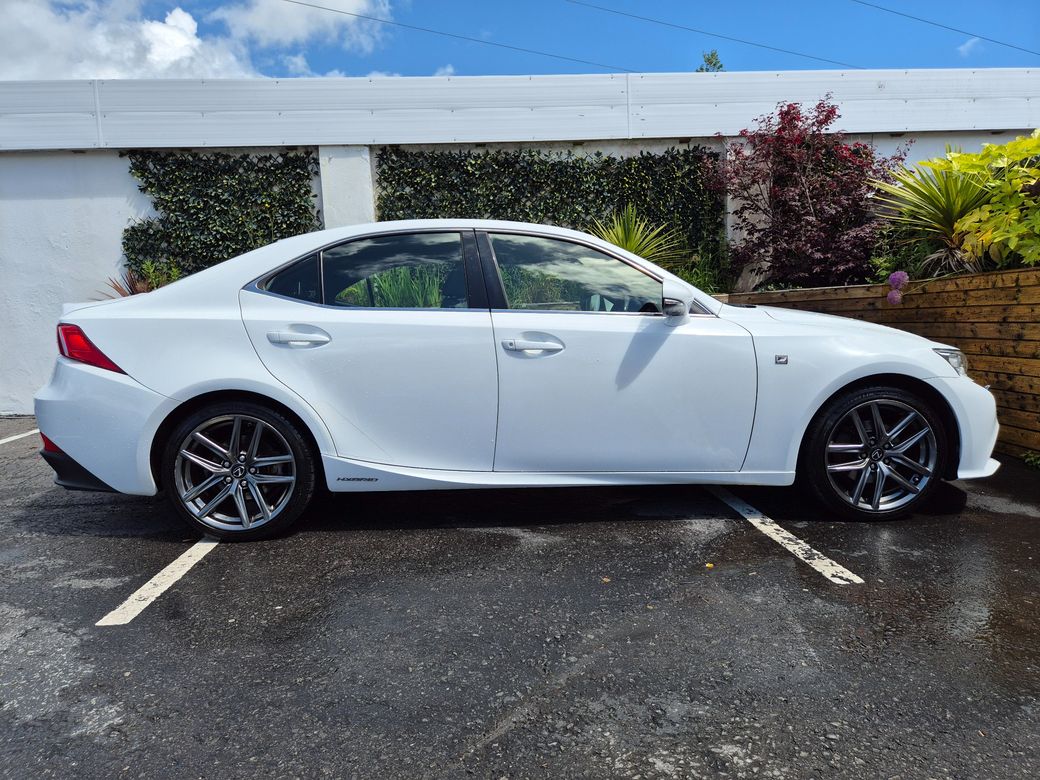 2015 Lexus IS 300h