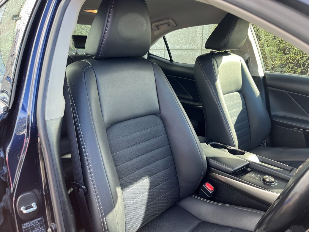 2017 Lexus IS 300h
