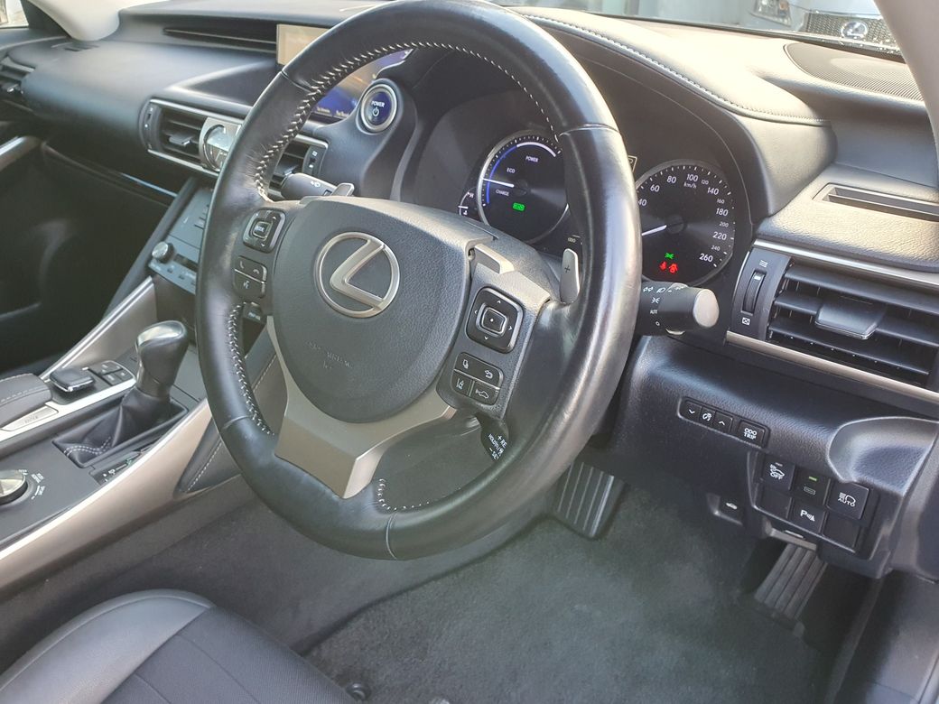 2016 Lexus IS 300h