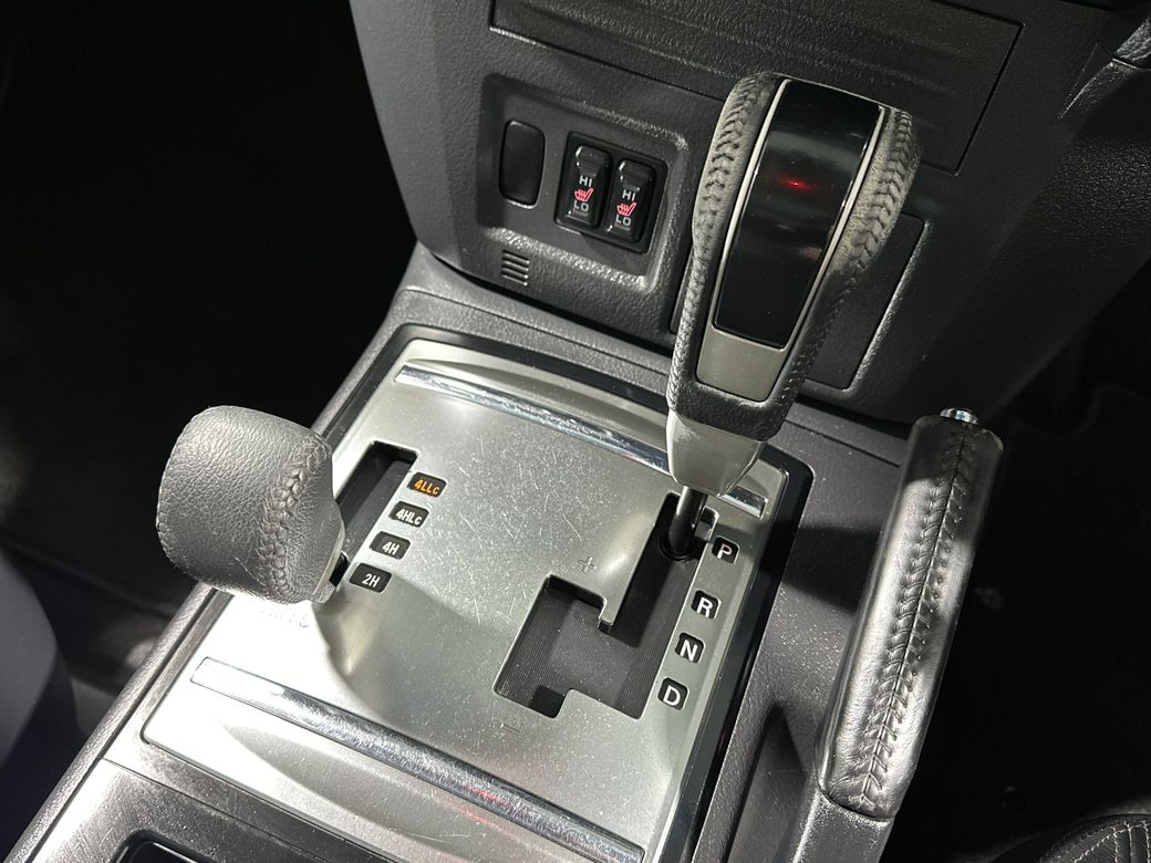 2017 Mitsubishi Pajero